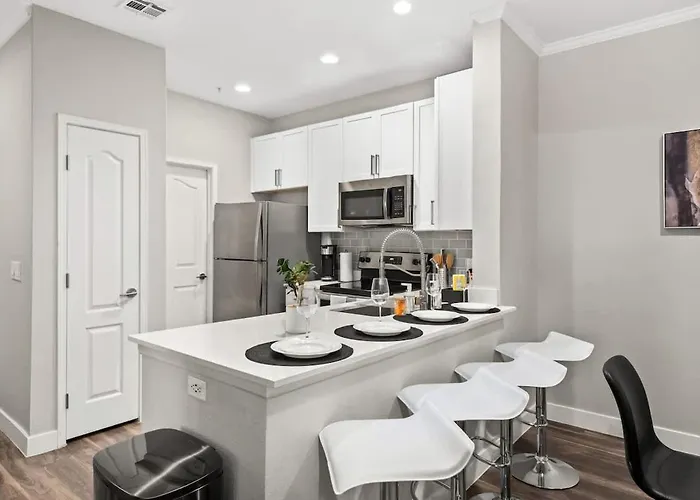 Apartment 2br Retreat Near Thompson Peak Pkwy With Pool & Bbq Scottsdale