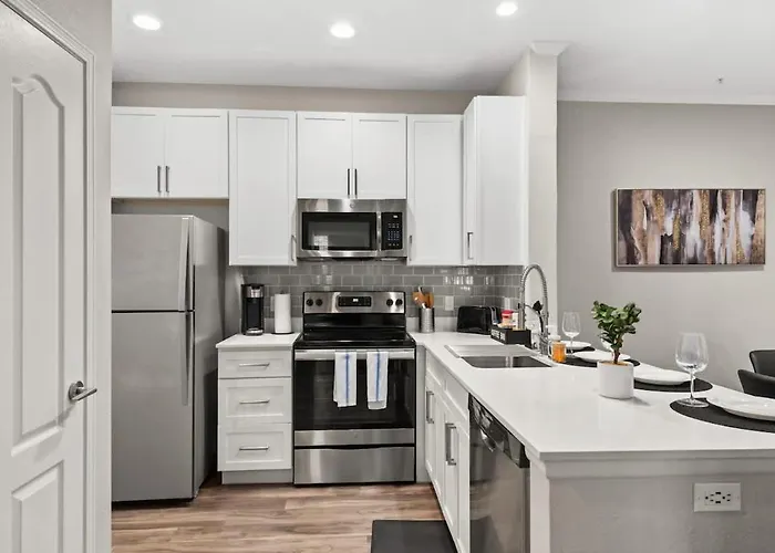 Apartment 2br Retreat Near Thompson Peak Pkwy With Pool & Bbq *