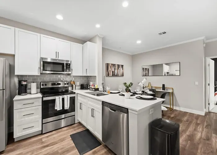 Apartment 2br Retreat Near Thompson Peak Pkwy With Pool & Bbq *