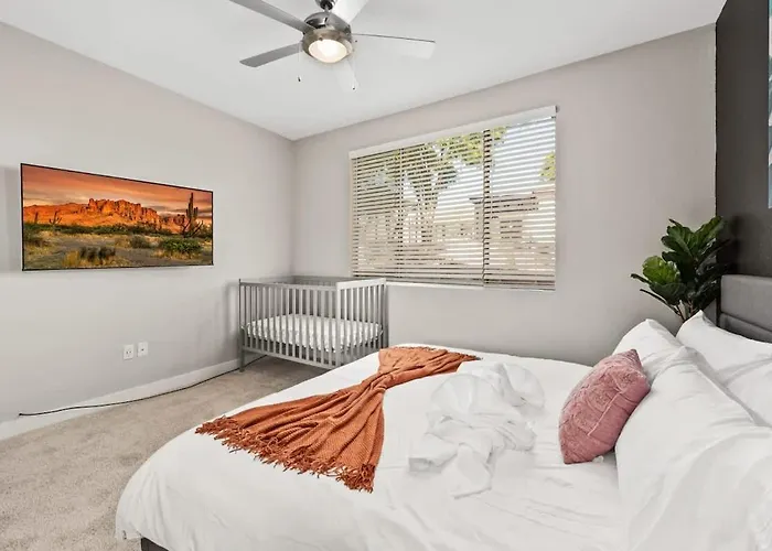 Apartment 2br Retreat Near Thompson Peak Pkwy With Pool & Bbq Scottsdale